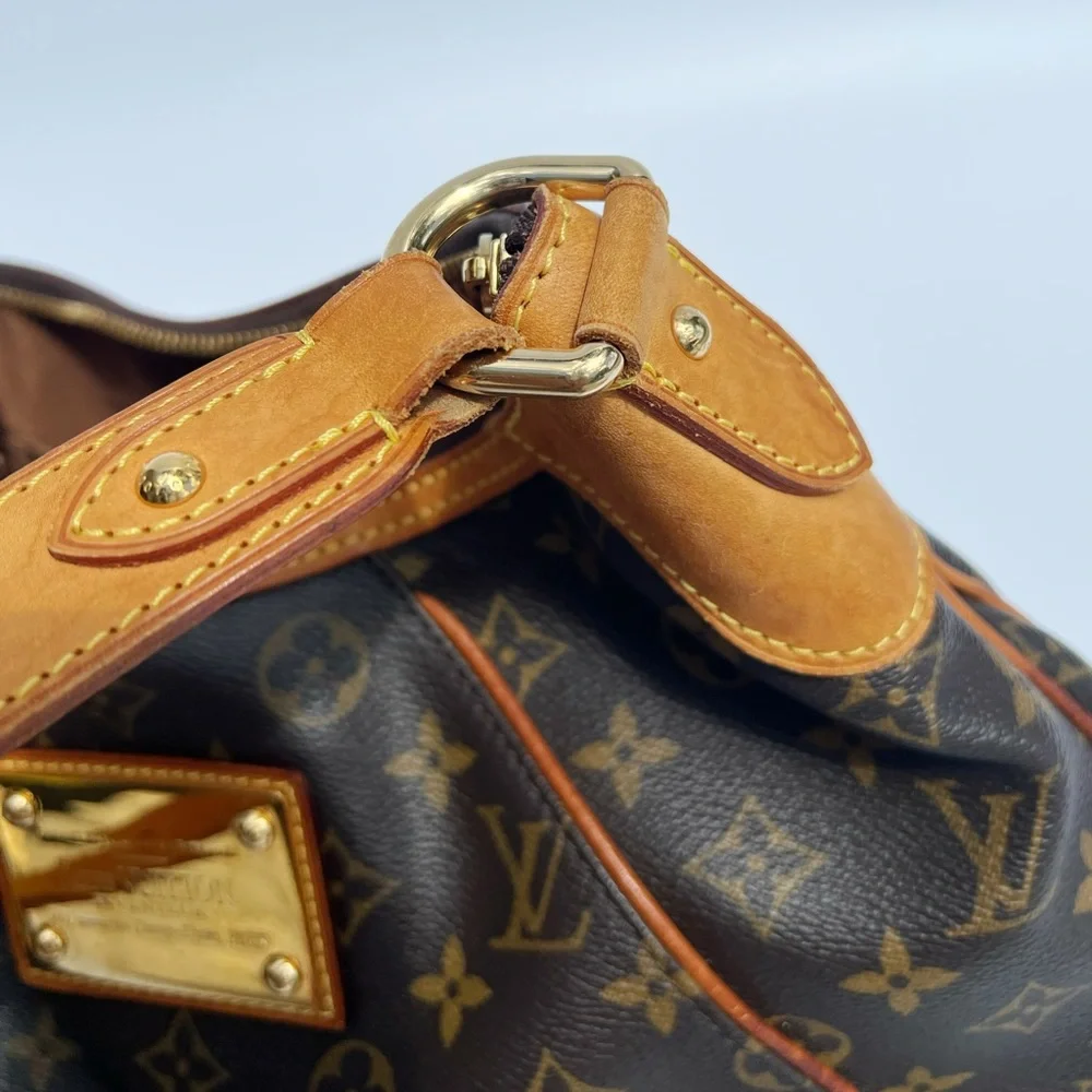 Authentic✅ Louis Vuitton Monogram GM Shoulder Bag - Picture 3 of 14